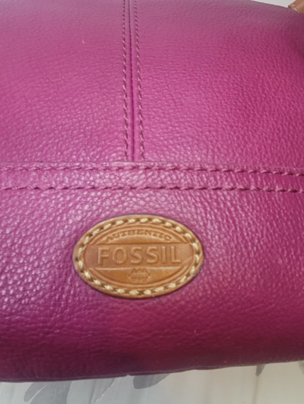 Fossil Magenta Pebble Leather Crossbody Bag BUY NOW OR MISS IT. - Picture 4 of 5